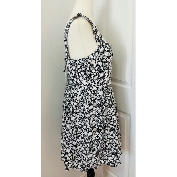 NEW DYNAMITE Black White Floral Larg Smocked Square Neck Mini Dress - Picture 7 of 9
